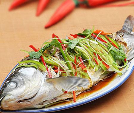 Cá trắm giòn hấp xì dầu